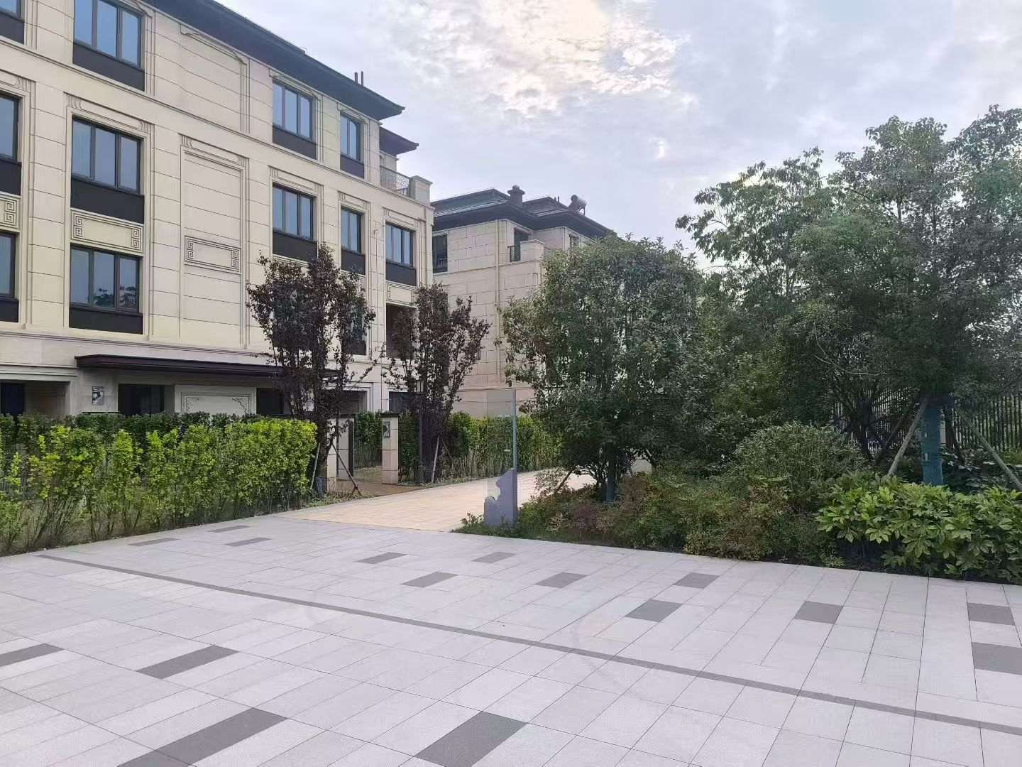 杭州 芝麻白与芝麻白搭配铺装，尺寸1200*600