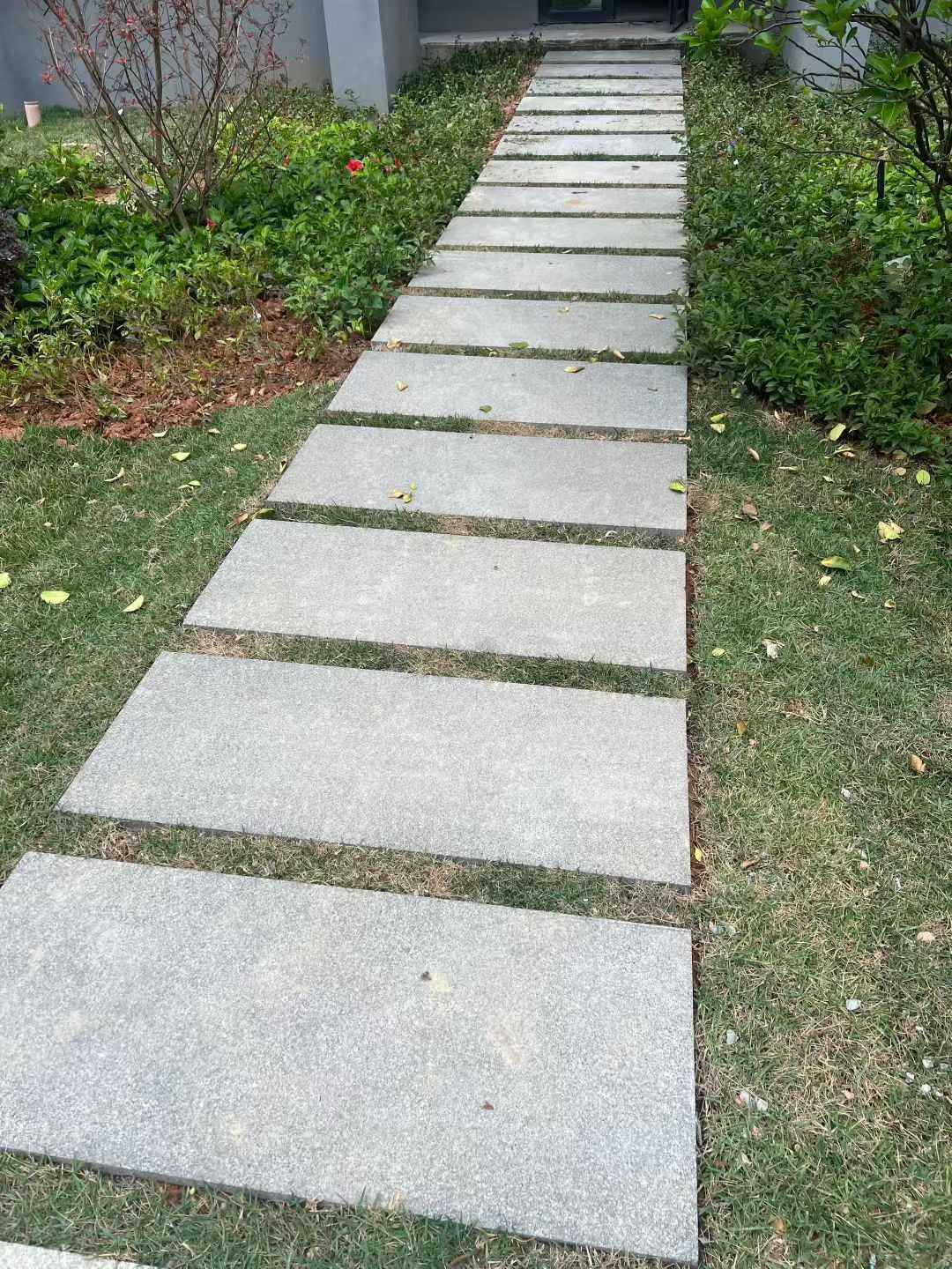 杭州 芝麻黑小区踏步、汀步石铺装效果