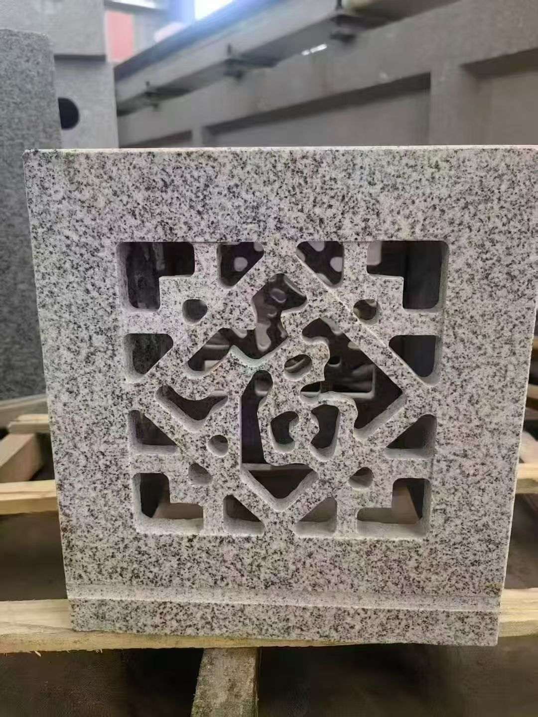 杭州 芝麻白花岗岩镂空雕花灯笼